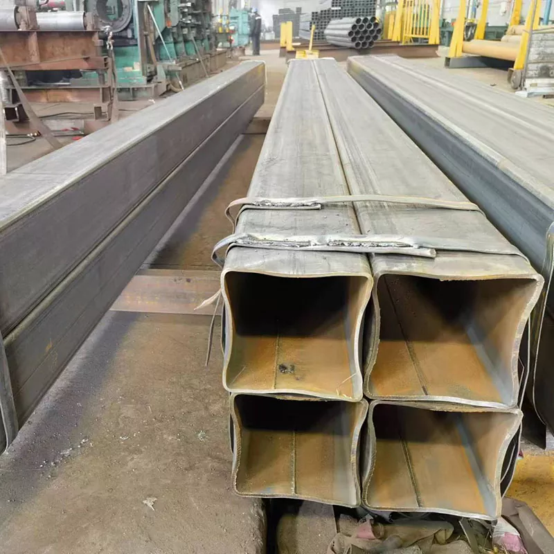 Ống hình chữ nhật lớn màu đen cỡ nòng